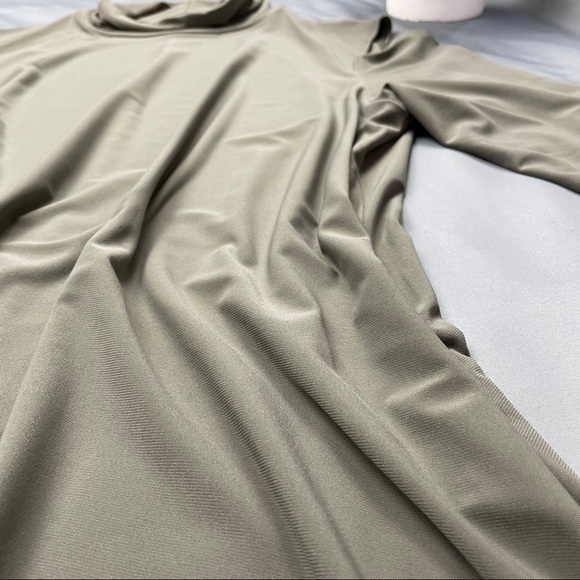 Mock Neck Cold Shoulder Tunic Top - Picture 4 of 5